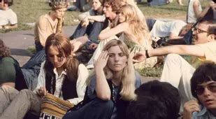 69 Wild Woodstock Photos Thatll Transport You To The Summer。